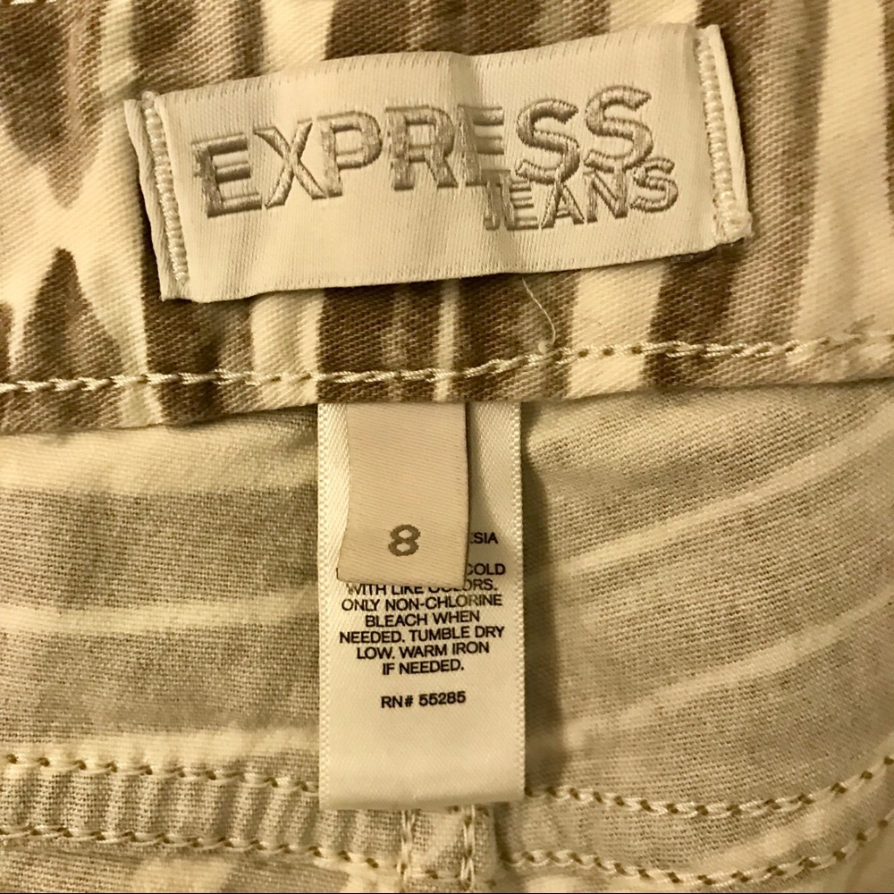 EXPRESS Patterned Shorts - Picture 3 of 4
